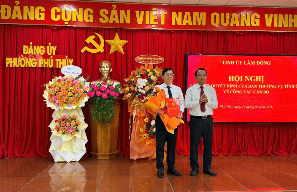 ủy viên ủy ban pháp luật