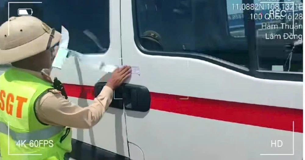 xe-cuu-thuong (2).jpg