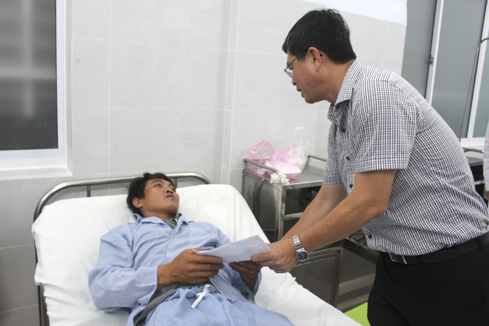 xe-khach-roi-xuong-vuc (3).JPG