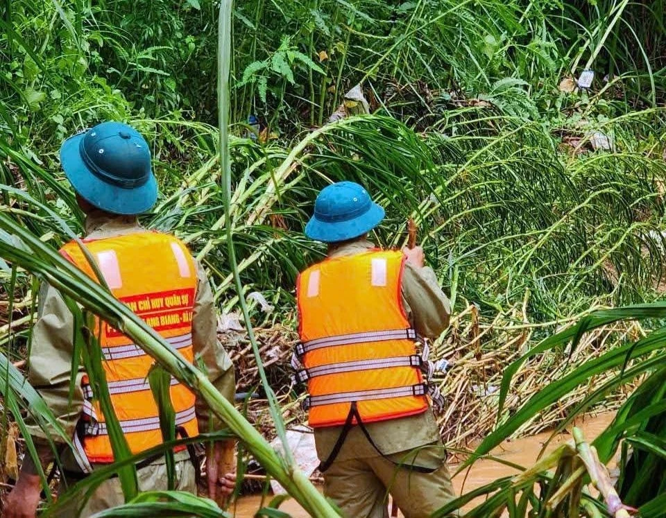 bé gái 12 tuổi