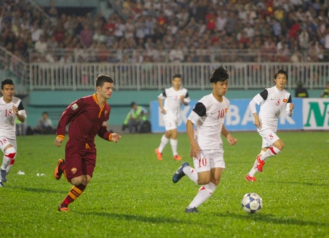 Hàng thủ Roma vô hiệu hóa Công Phượng như thế nào? ảnh 1