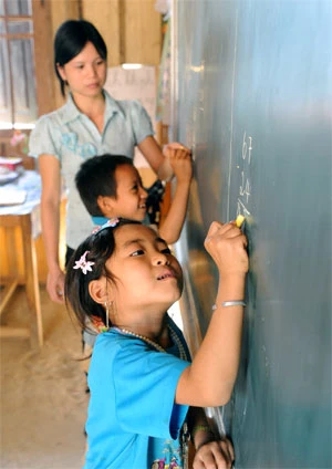 Phóng sự ảnh: Cái chữ với những em nhỏ dân tộc Sila ảnh 2