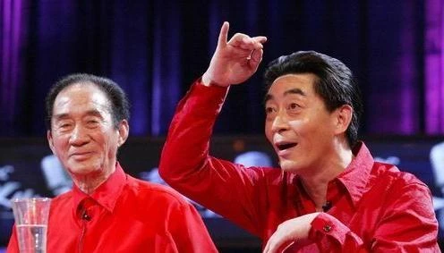 Lục Linh Đồng (trái) và con trai Lục Tiểu Linh Đồng