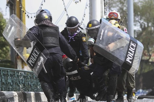  Quân đội Thái Lan cảnh báo nguy cơ đất nước sụp đổ ảnh 1