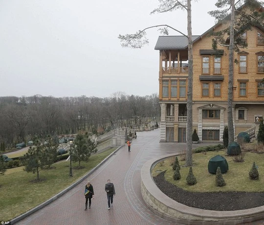 Phát hiện bộ sưu tập siêu xe của con trai ông Yanukovych