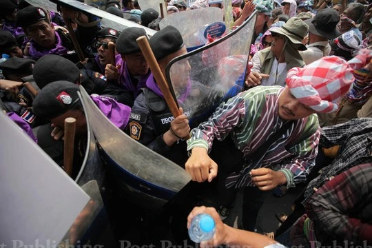  Bà Yingluck kiện người biểu tình ảnh 1