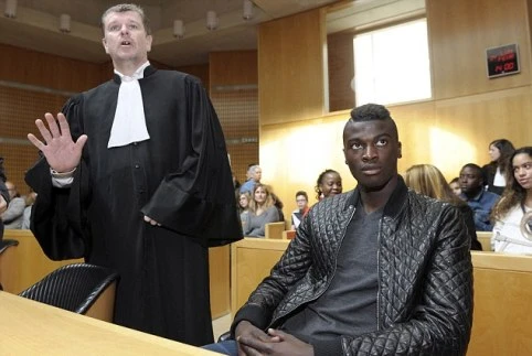 Đâm xe liên hoàn rồi bỏ trốn, sao AC Milan bị bỏ tù 18 tháng ảnh 1