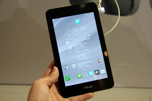 PadFone Mini là điện thoại lai máy tính bảng. Asus-1-4847-1393387132.jpg