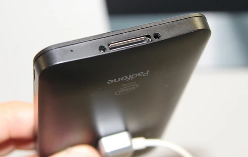 Thiết bị có tổng trọng lượng chỉ 376 gram. Asus-6-4408-1393387132.jpg