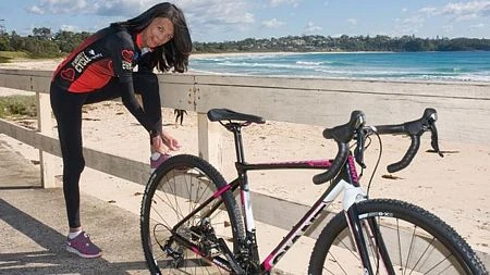 Cô đã phải đeo “mạng che mặt” trong 2 năm và gần đây đã không ngại bỏ ra.&nbsp;