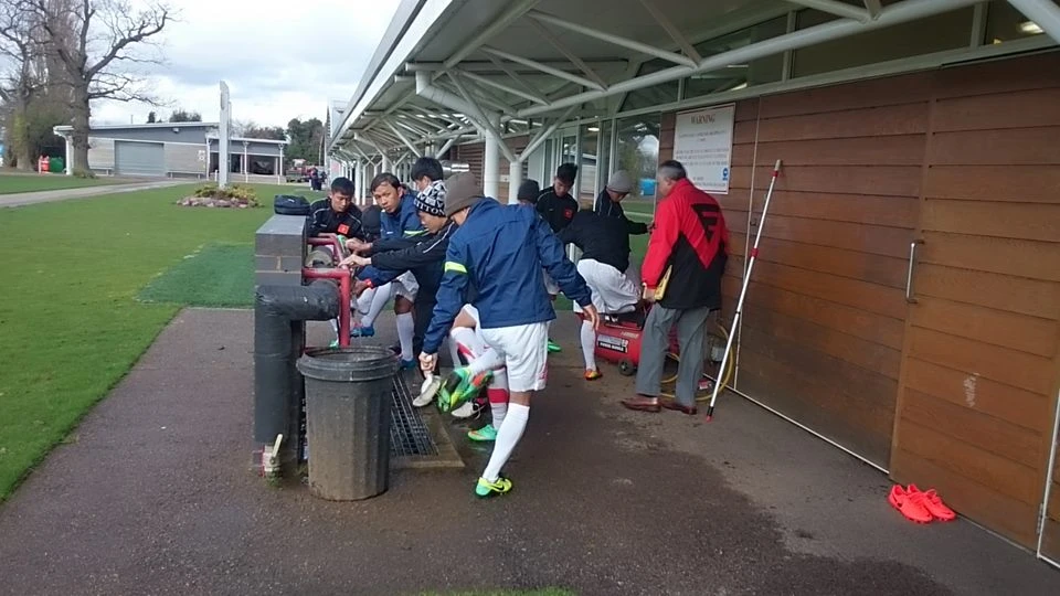 U19 Việt Nam háo hức tập luyện chờ gặp U19 Arsenal ảnh 7