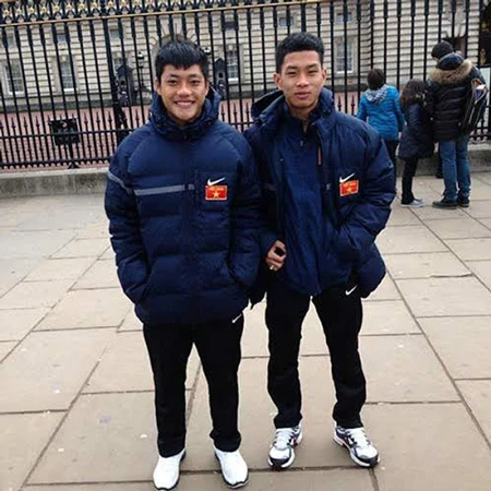 Các cầu thủ đi chơi <a href='https://plo.vn/thu-gian/' title='thư giãn'>thư giãn</a> trước thềm trận gặp U19 Arsenal