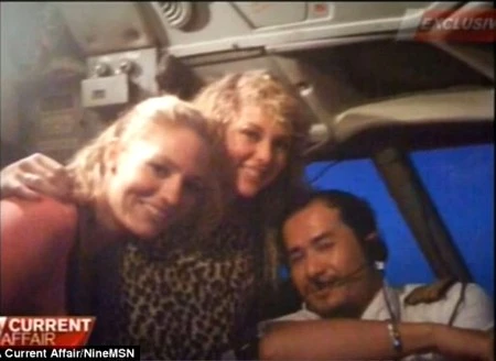 2 người phụ nữ ở trong buồng lái hơn 1 giờ