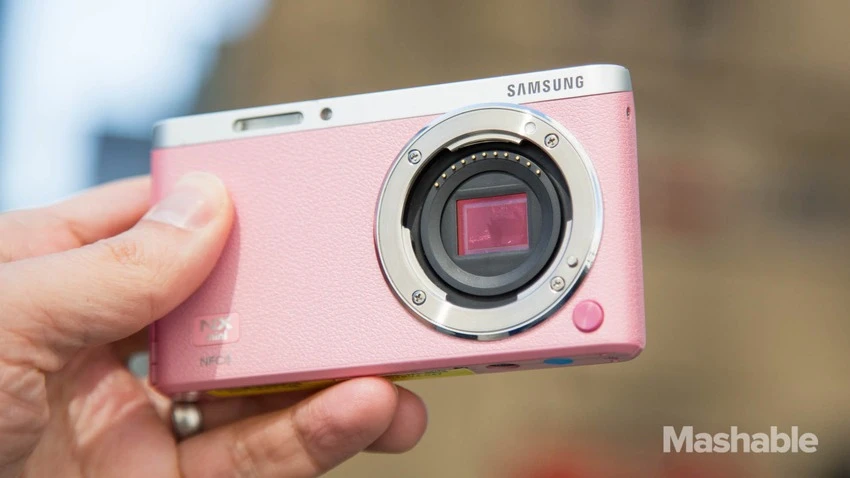 Kích thước cảm biến trong NX Mini là 1 inch