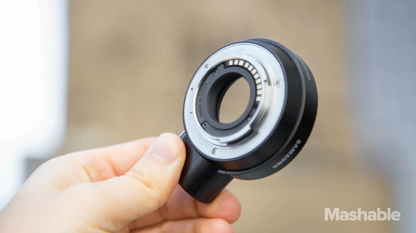 Adapter gắn vào NX Mini để dùng cùng với ống kính NX khác.