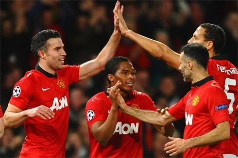 Van Persie lập hattrick, Man Utd vào tứ kết Champions League ảnh 1 Van-Persie-2-9880-1395272005.jpg