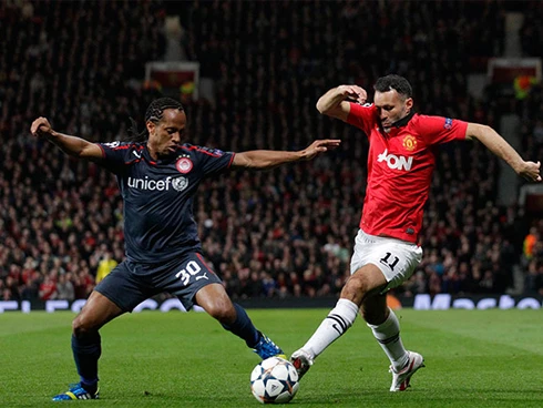 Van Persie lập hattrick, Man Utd vào tứ kết Champions League ảnh 2 giggs-9214-1395271165.jpg