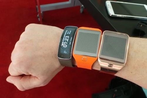 771U9KQGL454-galaxygear-4-640x-9298-6929