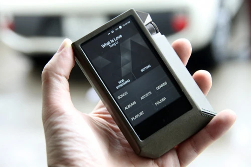 ... nhưng tất cả chỉ giúp cho thiết bị này xử lý âm thanh một cách tốt nhất và đáp ứng việc chơi nhạc kỹ thuật số chất lượng cao.