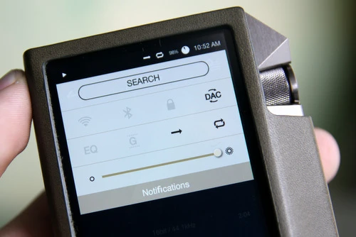 Astell & Kern AK240 sử dụng hệ điều hành Android đã được tùy biến lại, tích hợp Bluetooth 4.0, Wi-Fi...