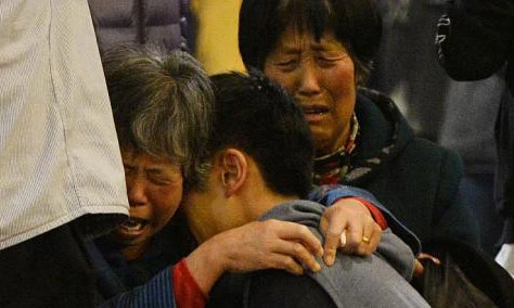 Malaysia bị ném đá vì vội vàng thông báo máy bay rơi xuống biển