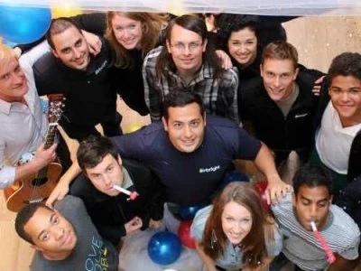 Eduardo Vivas (áo xanh, đứng giữa)