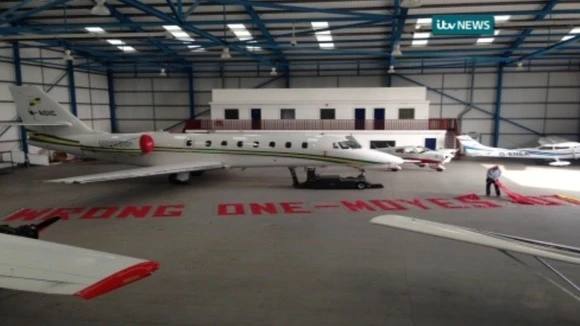 Thuê máy bay "hạ nhục" Moyes, nhóm fan M.U bị "ném đá" ảnh 1