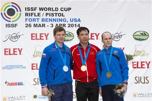 Bắn súng Việt có kỷ lục thế giới thứ hai sau 52 năm ảnh 1 l-001-AP60-9465-1396148841.jpg