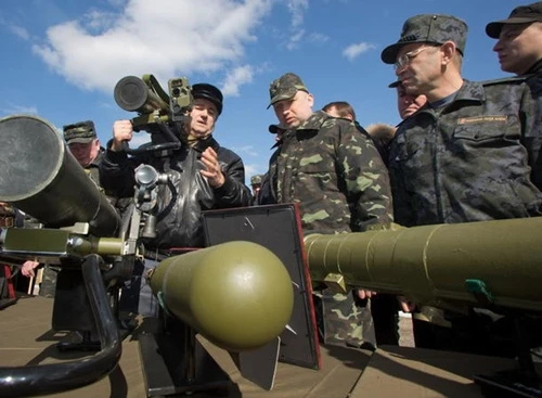 Ukraine's acting president Oleksandr Turchynov has attended a live-fire military exercise in the country's Chernihiv region, 140 kilometers northeast of the capital, Kiev.