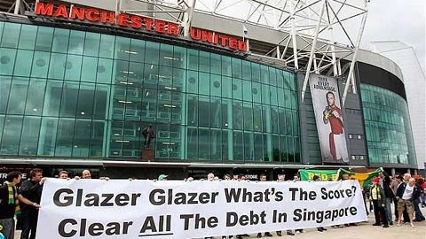 Nhà Glazer đang gây ra cảnh nợ nần cho M.U