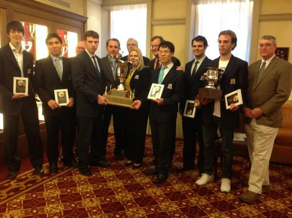 Quang Liêm cùng đồng đội vô địch cúp tứ hùng Đại học Mỹ ảnh 1 Quang Liêm đã có một giải đấu thành công