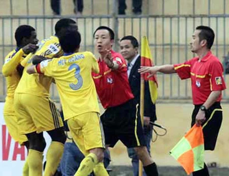 Trọng tài Nhật Bản sẽ đến V-League làm việc