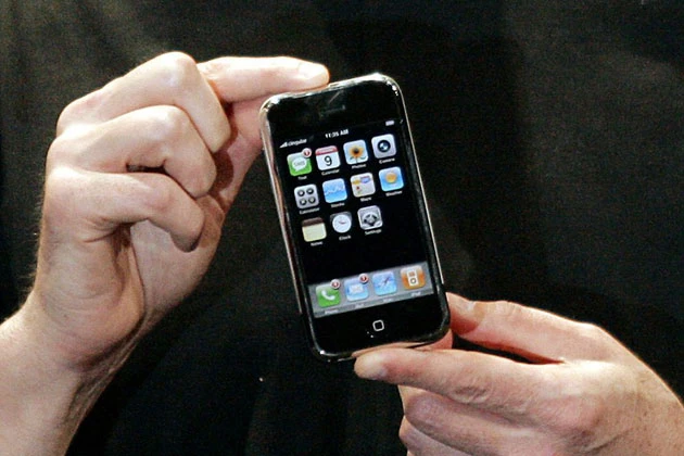 Microsoft thôn tính Nokia: Đã đến lúc phải vĩnh biệt Nokia! ảnh 2 điện thoại Nokia, Microsoft mua Nokia