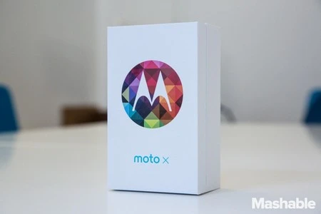 Hộp đựng của Moto X “khá màu mè” ngay từ ấn tượng ban đầu