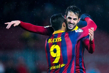 Alexis và Fabregas không đáp ứng được kỳ vọng tại Nou Camp