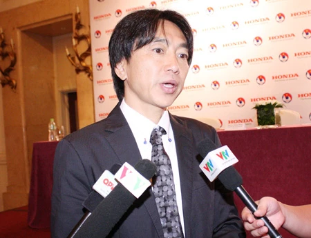 HLV Miura chính thức ký hợp đồng dẫn dắt đội tuyển Việt Nam trong 2 năm, ảnh: Kim Điền