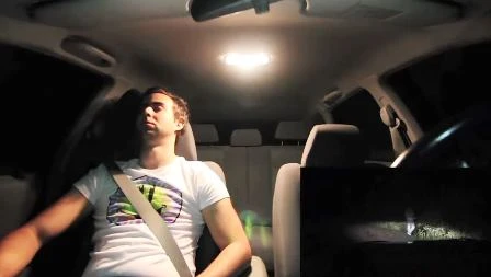 Dọa ma bạn để trả thù ảnh 2 Cả hai đang lái xe đi trong đêm tối thì