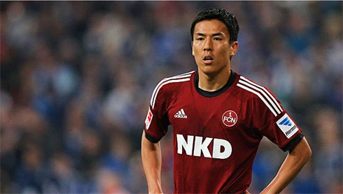 Makoto Hasebe thẫn thờ khi Nurnberg xuống hạng.