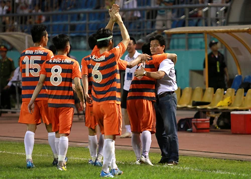 Cầu thủ Ninh Bình tay trắng về quê ảnh 1 ninh-binh-4643-1400292905.jpg