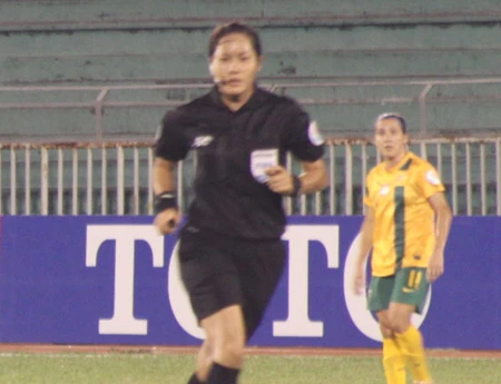 Trọng tài Pannipar Kamnueng (Thái Lan) không còn được tin dùng ở giải năm nay, ảnh: Trọng Vũ