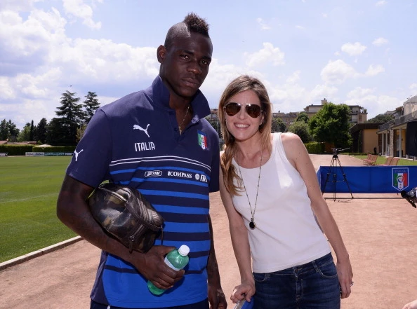 Balotelli bị phân biệt chủng tộc ngay trên sân tập của tuyển Italy ảnh 1