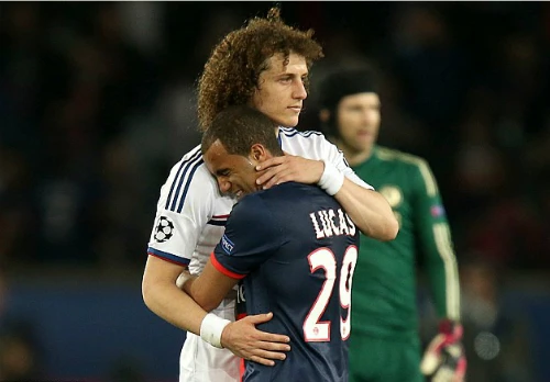 David Luiz trong trận gặp PSG tại tứ kết Champions League. Ảnh: EMPICS Sport. article-2636847-1E1F7257000005-4225-2923
