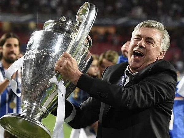 Các cầu thủ Real "làm loạn" trong buổi họp báo của Ancelotti ảnh 1