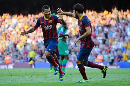 Fabregas, Alves nằm trong danh sách thanh lý của Barcelona