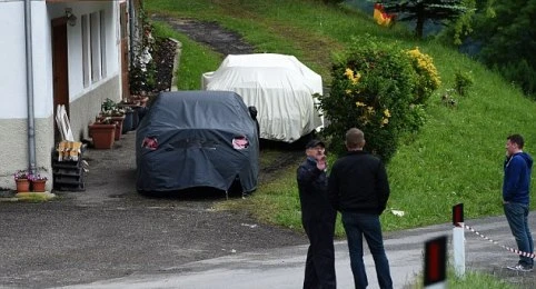 Tay đua F1 cầm lái, 2 tuyển thủ bóng đá Đức gặp tai nạn ảnh 4 Tay đua F1 cầm lái, 2 tuyển thủ bóng đá Đức gặp tai nạn ảnh 4