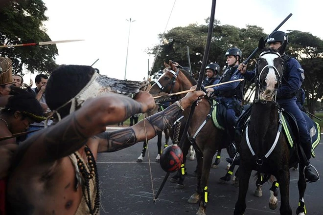 19 công nhân thiệt mạng khi xây sân vận động World Cup 2014 ảnh 1