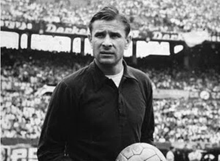 “Nhện đen” Lev Yashin được bầu là thủ môn xuất sắc nhất lịch sử World Cup
