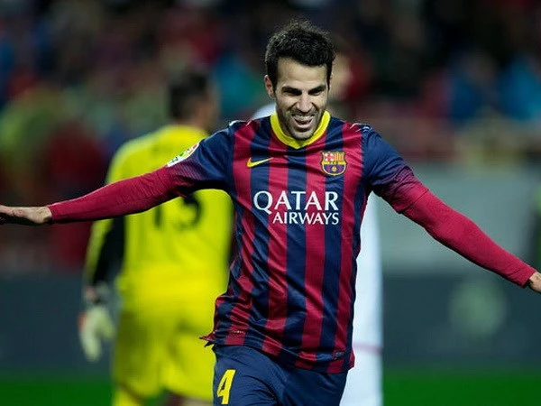 M.U tung bom tiền, ngăn chặn Fabregas tới Chelsea ảnh 1