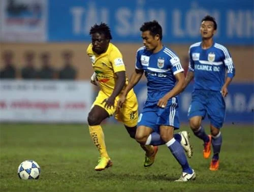 Bình Dương (áo xanh) và Thanh Hóa là hai ứng viên tranh ngôi vô địch V-League 2014. Ảnh: Lâm Thỏa. 10437064-719413198115375-20580-1226-9388