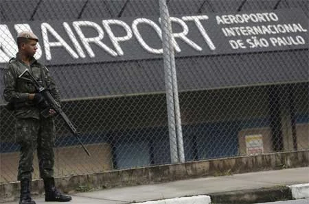 Brazil, WC, súng ống, sẵn sàng